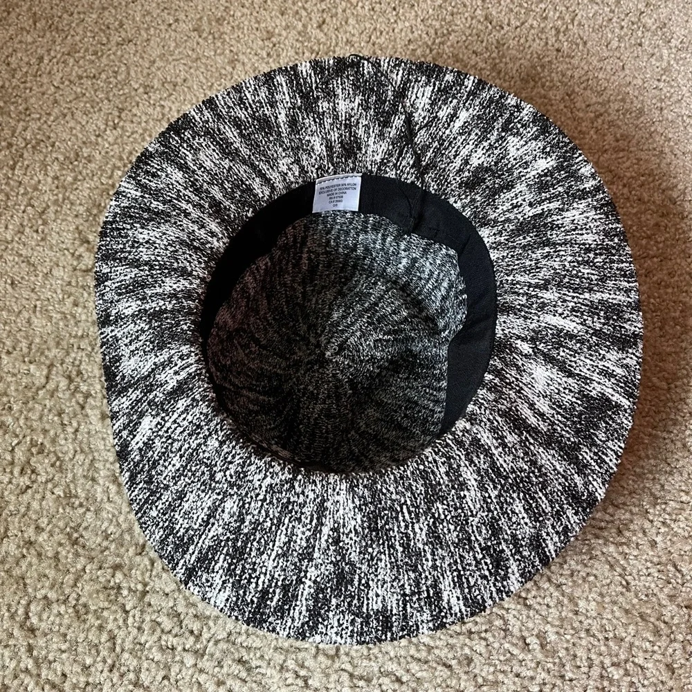 Like new - Structured Knit Hat Sun Hat Panama Hat - black white